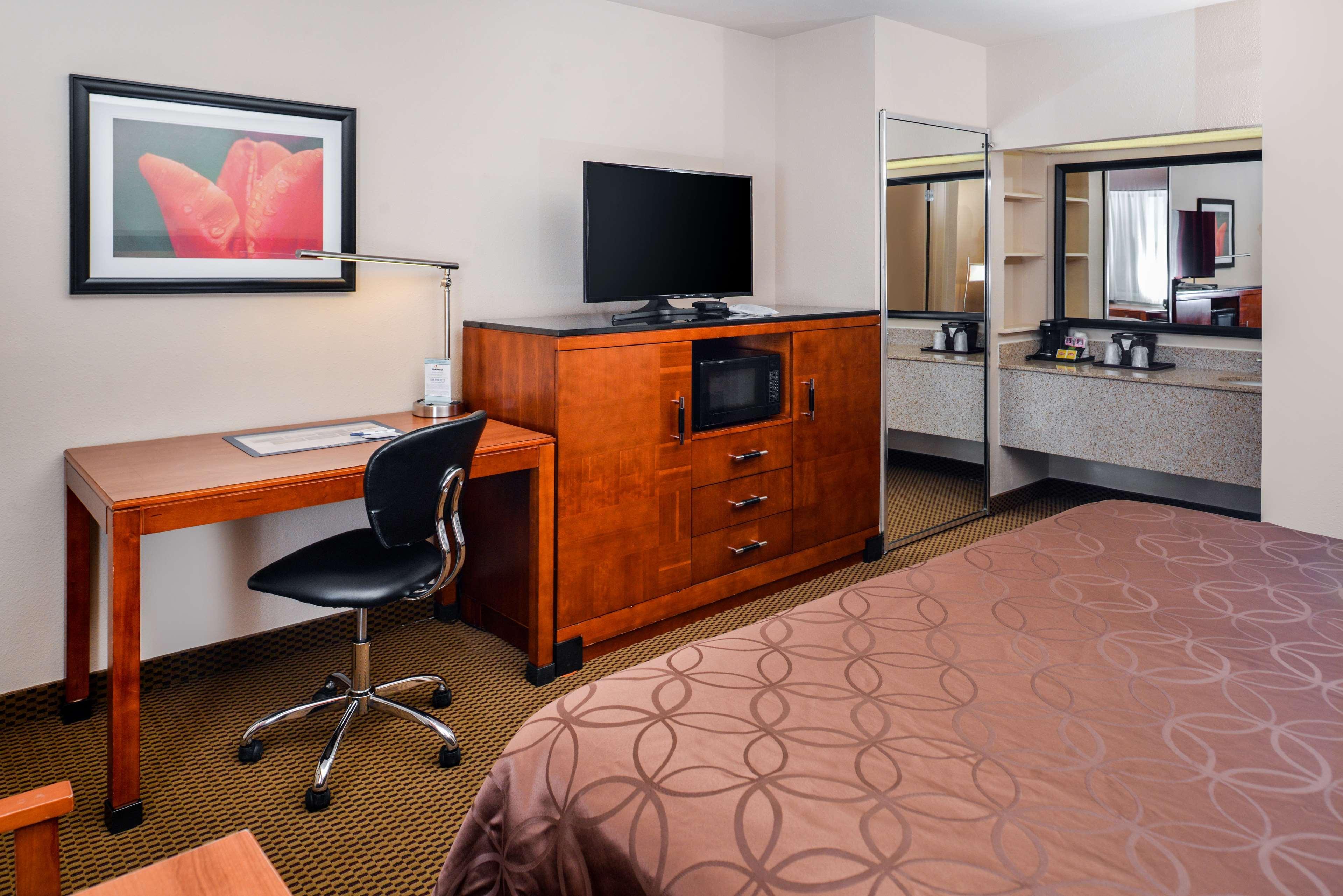 Western Executive Motel 3*